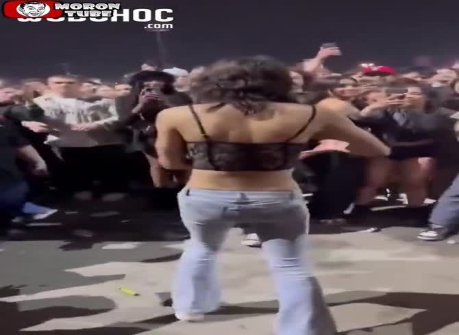 Video :At a Kanye West event, a transgender guy battles off onlookers